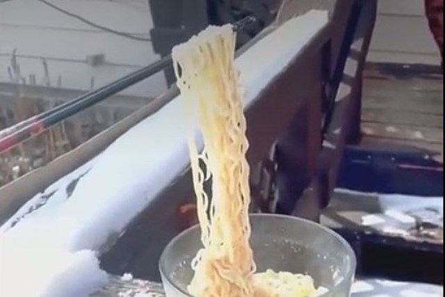 Cold North Dakota Weather Freezes Teen's Ramen Noodles Mid-Air!